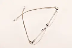 白底近视眼镜护眼爱眼日近视眼摄影图