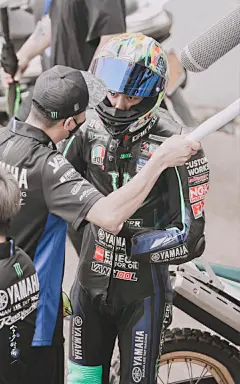 王一博超话 ｜#王一博珠海zic摩托车赛# “谁也没有看见过风。”@UNIQ-王一博-5