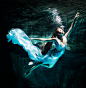 人,女服,户外,水下,数码合成_107227570_Female dancer performing under water_创意图片_Getty Images China