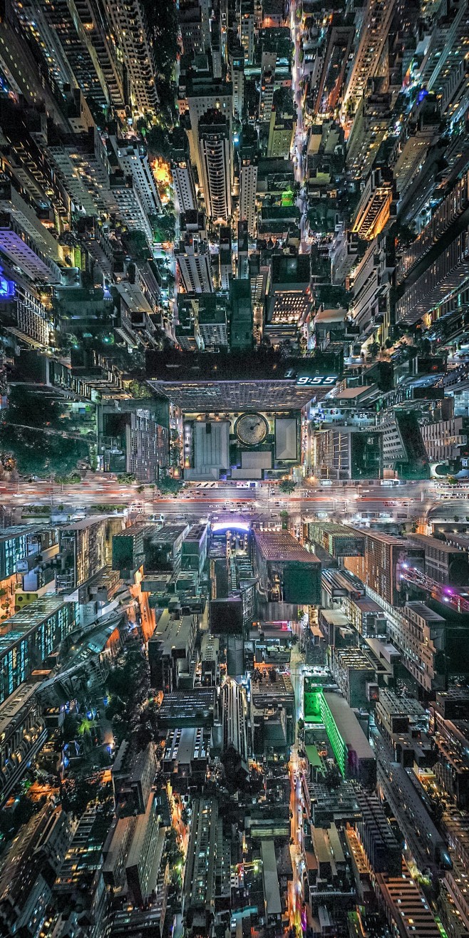 夜间城市建筑的鸟瞰图