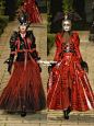 Christian Dior Couture  Fall  2006 : Christian Dior Couture Fall 2006 迪奥06年秋冬高定系列,“海盗爷”John Galliano时期,精致细节,戏剧妆容,金属盔甲与雪纺蓬裙结合,硬朗骑士,妖媚贵妇···