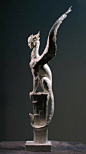 美国雕塑家 Forest Rogers 的作品多表现西方神话传说中的奇幻生物，她的作品呈现出惊人的生命力，优雅飘逸，仙气十足。
-
more：O网页链接 ​​​​