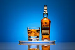 酒精酒瓶威士忌图片摄影图