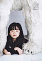 芦田爱菜《VOGUE ANGELS》封面照 芦田爱菜年龄虽小，可名气却不小。也是日本史上首位登上《VOGUE》杂志封面的儿童演员。