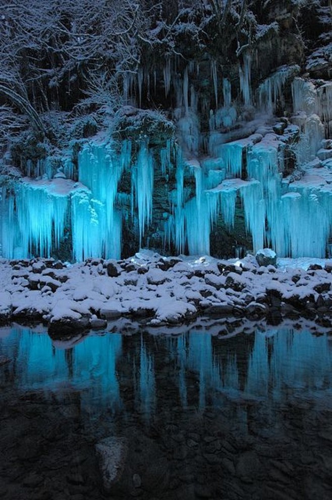 Icicle cave at Misot...