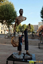 国外广场青铜景观——“消失中的雕塑”