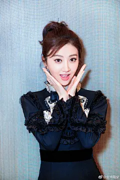 景甜萌萌哒表情包，丸子头可爱清新，妥妥的萌妹纸一枚。@景甜 ​​​​