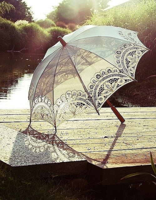 【雨伴伞。】我在等，等一场雨季