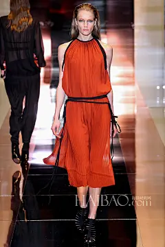 【图】新艺术运动视觉的华丽轻松态度！古驰 (Gucci) 2014春夏女装秀，海报网带你亲临2014春夏米兰时装周_第2页_Gucci_海报时尚网