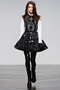 KTZ2013秋冬高级成衣发布秀_2013伦敦时装周图片398162_T台展示_VOGUE时尚网