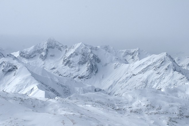 雪山 雾蒙蒙