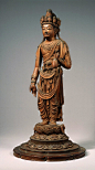 十一面观音立像，平安时代 8世纪，奈良国立博物馆藏
立像以檀香木雕成，依照佛教经典《十一面观世音神呪经》以白檀做成大小一尺三寸的十一面观音像。此件立像与现存日本来自中国唐代的十一面观音檀香木雕像相比，细节精巧程度稍有欠缺。雕刻部分装饰是以其他木材雕刻而成后粘贴上去。使用头发上涂干漆 ​​​​...展开全文c