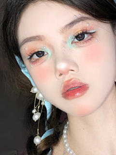 藍莓coke采集到妆容