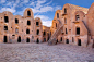 突尼斯，粮仓建筑群 Ksar Ouled Soltane。
《星球大战》天行者故乡塔图因（Tatooine）星球取景地之一