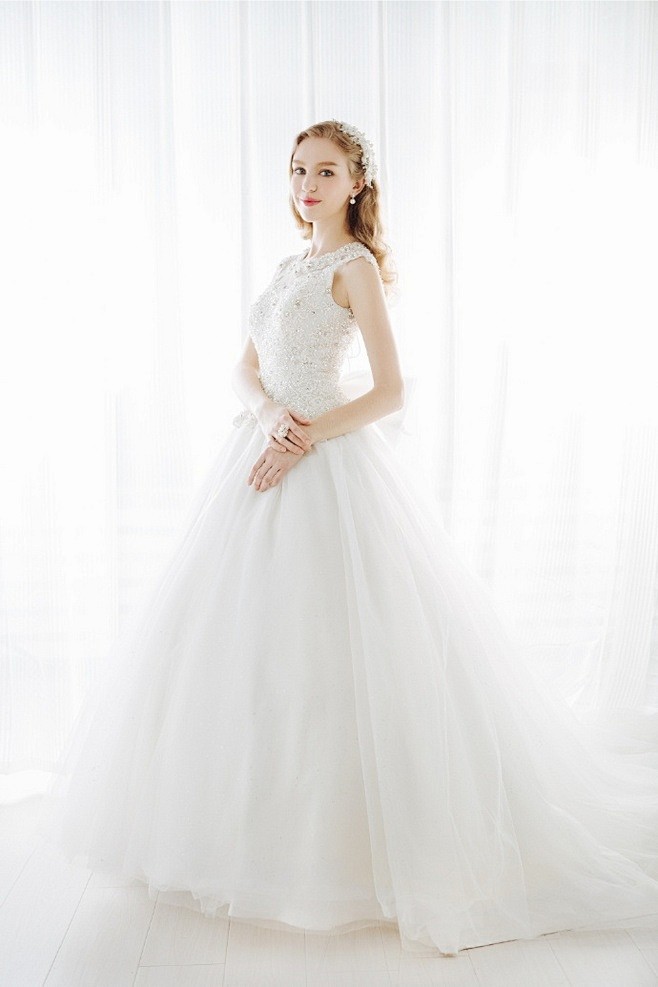 婚纱梦境般的想象和对自然恰如其分的追求视觉和心灵的碰撞只为讲述一