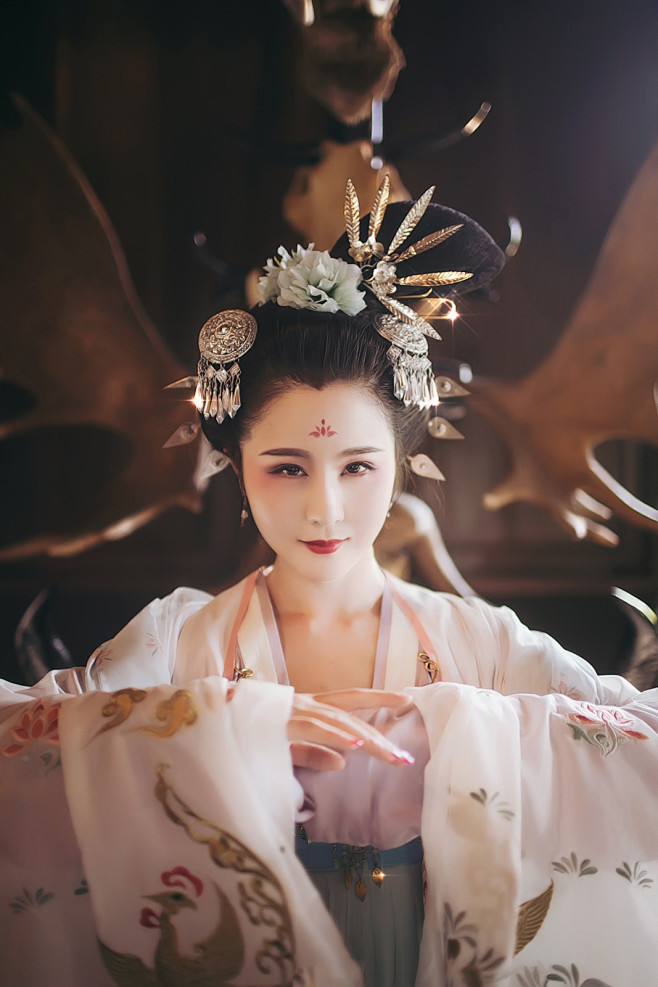 此生自断天休问，独倚危楼。独倚危楼，不信...