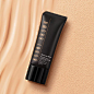 What starts as a liquid and sets as a powder? Our NEW Fluid Powder Foundation SPF 20 goes on easy and delivers a soft matte finish for all-day oil control and color-true wear. No touch-ups needed. -⁣
⁣
#BobbiBrown #SkinLongWear #foundation #goodskinday #f