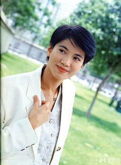泠(ling)儿采集到旧时光美人之袁咏仪