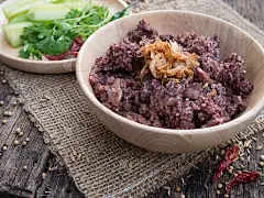 “Khao kan chin”