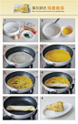 【鸡蛋卷饼】步骤1、材料：面粉、淀粉、水、盐、鸡蛋、葱、芝麻、肉松、油；2、将面粉、水、淀粉、盐、适量色拉油混合，搅拌均匀至无面粉颗粒状。（用量根据个人需要调节。面糊的稠度也可以根据个人口味调节。） 3、平底锅倒少许油，然后倒入面糊，转动锅或用勺子摊成面皮；4、面皮凝固后，将鸡蛋液覆盖在面皮上，晃动锅或借助勺子将蛋液铺均匀，5、撒葱花、芝麻和肉松（我拍照的这个饼做忘了加肉松了）6、待蛋液即将凝固的时候将饼卷起，一定要在蛋液还没完全凝固的时候卷起，这样才能裹得成型。7-8、卷起后小火再煎一下，待蛋卷上色成金