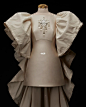 Krikor Jabotian 象牙白礼服裙 : 夸张的泡泡袖，胸口的水晶吊坠装饰。 #服装设计  #礼服