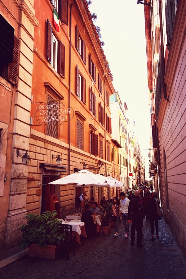 西班牙广场边的小巷，罗马 #人文艺术#