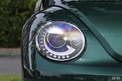 【甲壳虫2017款180TSI 翡冷翠经典版前45度（车头向右）汽车图片-汽车图片大全】-易车网