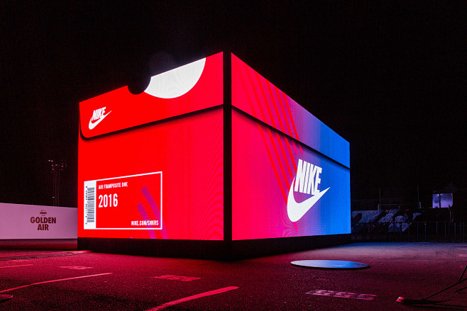 NIKE SNKRS Box San F...