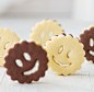 Chocolate Vanilla Cookies with Lemon Cream (recipe in Spanish)