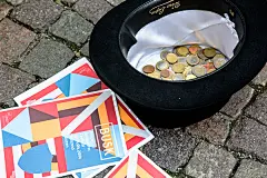 BUSK 节日视觉，工作室Thomas Kronbichler设计了所有传播媒介，包括海报，宣传册，网站，横幅，以及特别设计的标志。