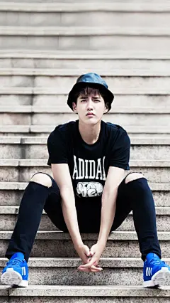 吴亦凡 Adidas 壁纸 来自微博