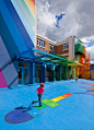 A Preschool Rainbow / Palatra & leclere architects -这个位于18th的幼儿园属于巴黎街道Pajol全面重建的一部分。
翻新工程从室外到市内，也包括内部家具。建筑现状品质让人担忧，建筑师受到极大的挑战。建筑师在其中
植入更多的功能，将庭院开放。
 
前院是这个学校的乐观形象，随后三层楼为儿童创造了一个愉快的环境。院子里交织着阳光，内部具有各种
情感型空间，不同颜色的墙壁，各种形状的家具，提供多种多样的触碰体验，激发孩子们的学习。

建筑师认真负责的