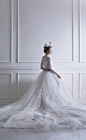 【High Fashion Shoot】婚纱橱窗时尚拍摄 意犹未尽的白色，空灵美感
