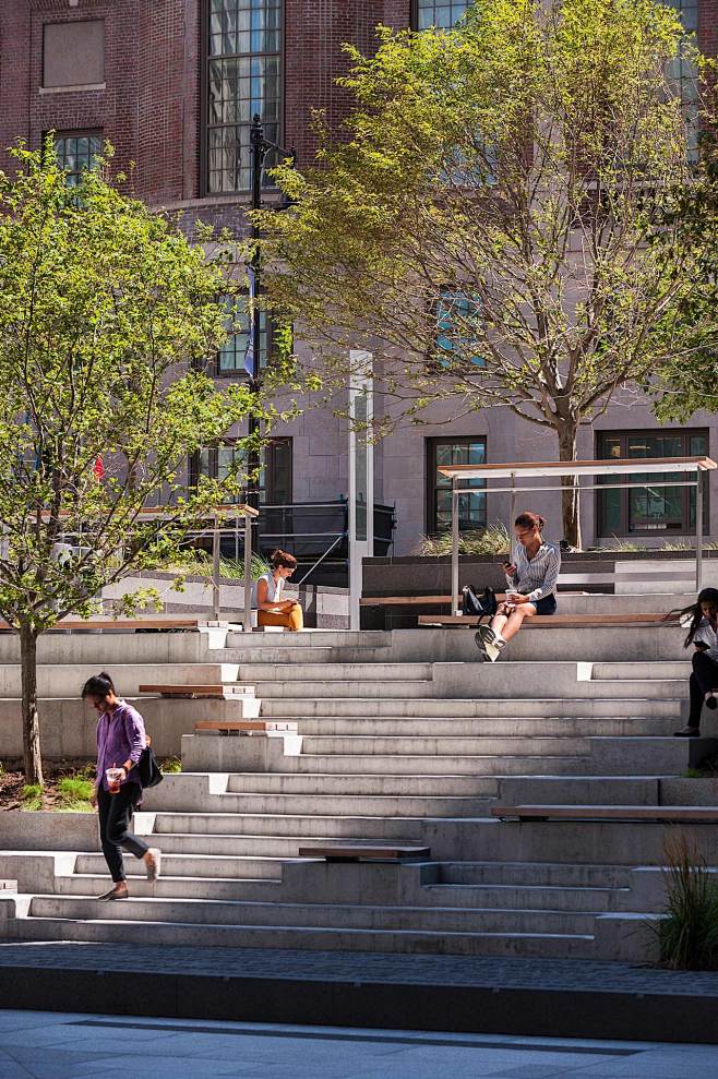 美国萨福克大学 Roemer Plaza...