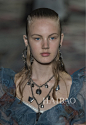 2017春夏巴黎时装周：亚历山大·麦昆 (Alexander McQueen) 女装秀珠宝细节图