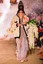 Gucci Resort 2019 Fashion Show : The complete Gucci Resort 2019 fashion show now on Vogue Runway.