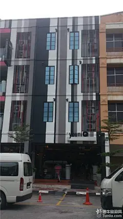 第二天：早上10:05-13:05吉隆坡-斗湖（这个飞行时间不算短，毕竟吉隆坡和...