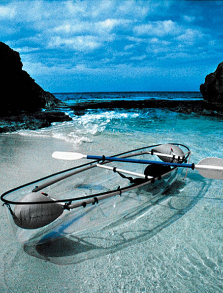 【漂浮在湛蓝海面】这艘透明小船是由电镀铝...