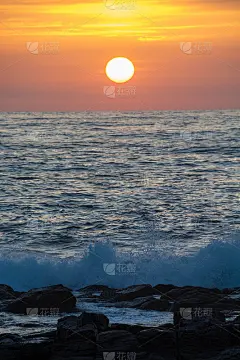 夕阳和海浪