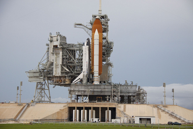 Space_shuttle_Atlant...