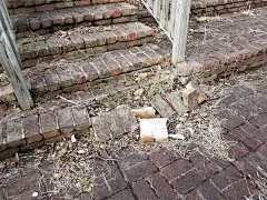 红砖砌体台阶或楼梯损坏或破损_5258935522