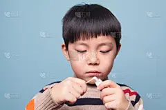 疱疹,感冒疮,单纯疱疹病毒,肿胀的,棉签,水泡,身体受伤,水平画幅,人的嘴,特写