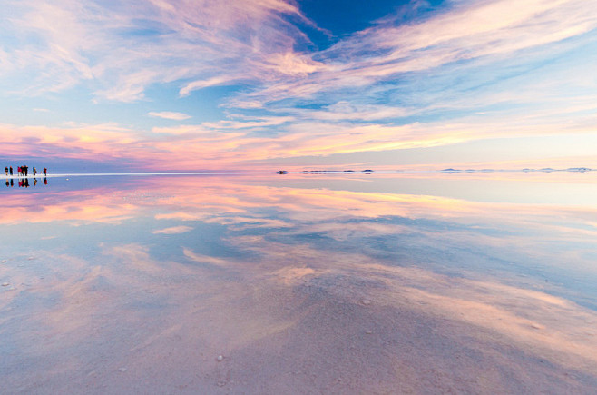 天空之镜——乌尤尼盐湖 乌尤尼盐湖是游玻...