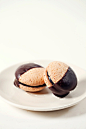 chocolate almond meringue macaroons | Sweet Lovin | Pinterest