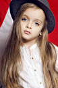「欧美女 明星 写真」米兰·库尔尼科娃(Milana Kurnikova)，俄罗斯人，精灵一般标致灵巧的孩子，2012年以来，迅速走红网络，是时下最红的童装小模特儿。