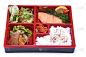 烤鲑鱼午餐盒，鲑鱼便当设置孤立的白色背景(与剪切路径)