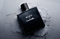 Bleu De Chanel香水淡香水eau de parfum创意静物摄影。 奢侈品静物摄影师，乔什·考德威尔（Josh Caudwell）。 用于产品和社论摄影。伦敦，纽约，巴黎，米兰。