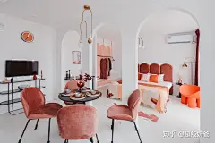 37㎡小公寓改造，拱形隔墙+暧昧陶土粉，太梦幻了！ :  ▲ 设计灵感：建筑师Richardo Bofill的作品左图是插画师Charlotte Taylor根据右边Richardo Bofill作品创造的插画。设计师很喜欢这种超现实梦幻感，圆球的加入让空间多了趣味感，在这个公寓中也大量用到拱形和圆球…