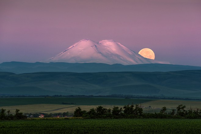 厄尔布鲁士山 Armen Zakharo...