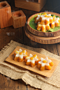 Kue Talam labu或Talam蛋糕是一种印尼甜品。它由木薯粉、米粉、椰奶和南瓜制成。